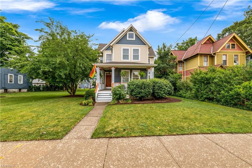 2943 Scranton Rd, Cleveland, OH 44113