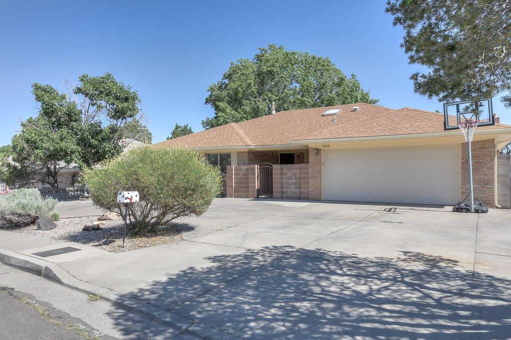 7605 Arroyo Del Oso Ave NE, Albuquerque, NM 3 Bed, 2 Bath Single