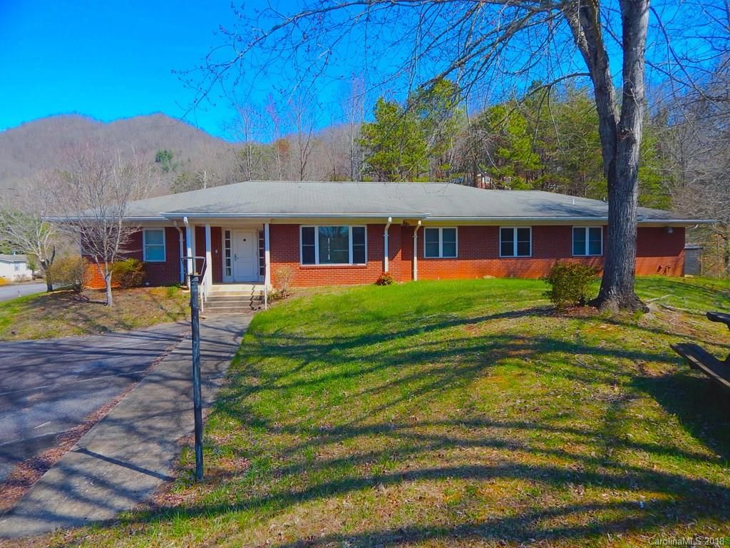 144 Falls Cir, Sylva, NC - 6 Bed, 3 Bath Single-Family Home - 21 Photos