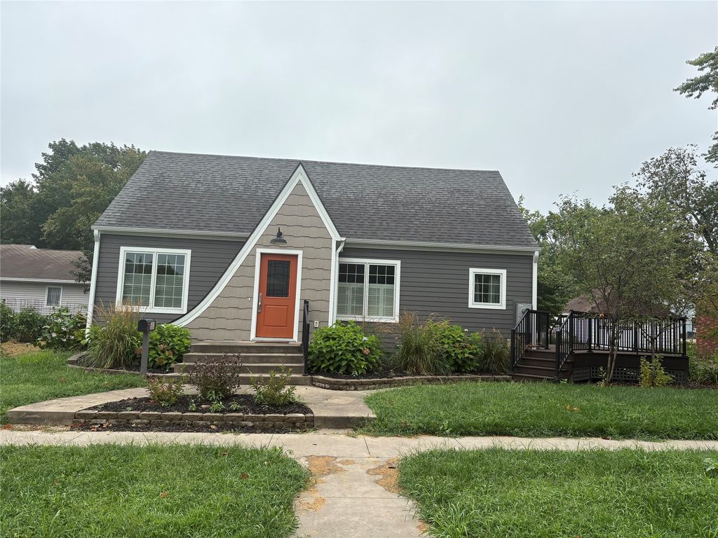 508 W  2nd St, Pella, IA 50219