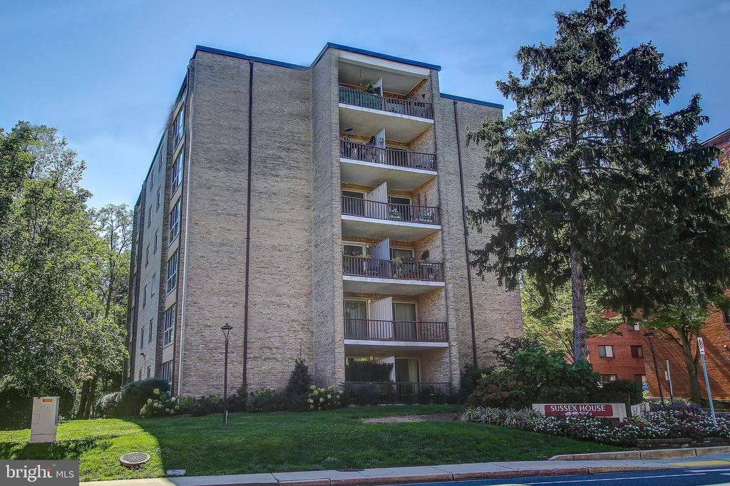4970 Battery Ln #105, Bethesda, MD 20814