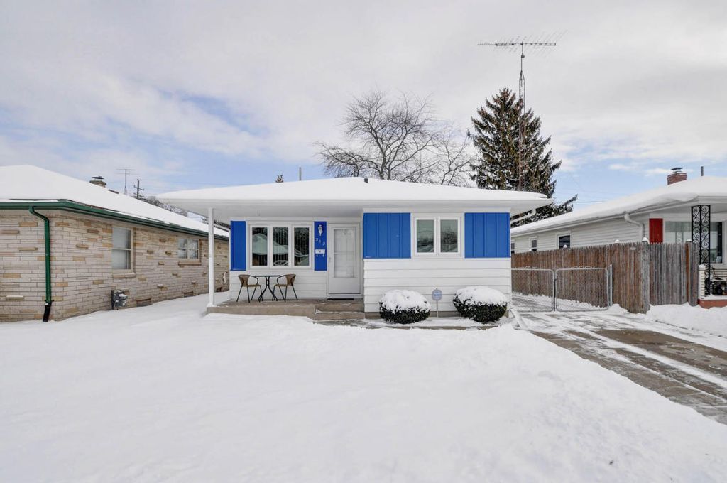 313 Mertens Ave, Racine, WI 53405