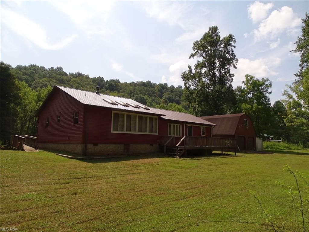4386 Middle Island Creek Rd, Saint Marys, WV 26170