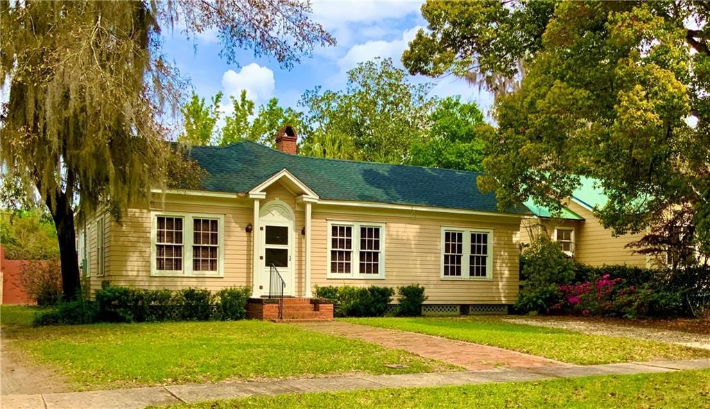 206 2nd St W, Darien, GA 2 Bed, 2 Bath SingleFamily Home 16 Photos