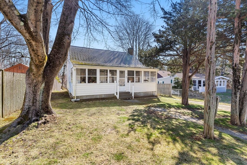 83 White Horse Rd, Plymouth, MA 02360
