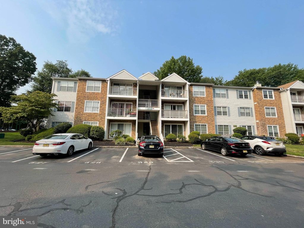 70 Holly Ct, Trenton, NJ 08619