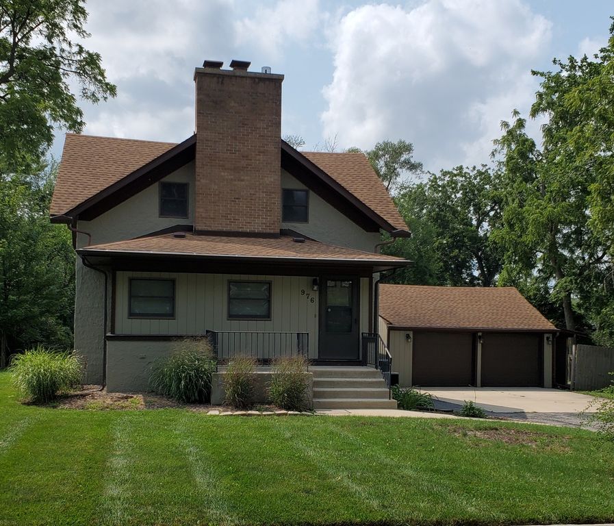 976 Highland Ave, Glen Ellyn, IL 60137