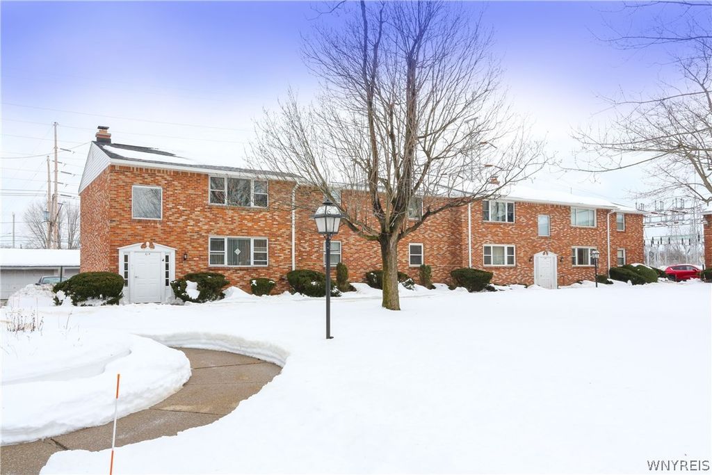 61 Old Lyme Dr #2, Amherst, NY 14221