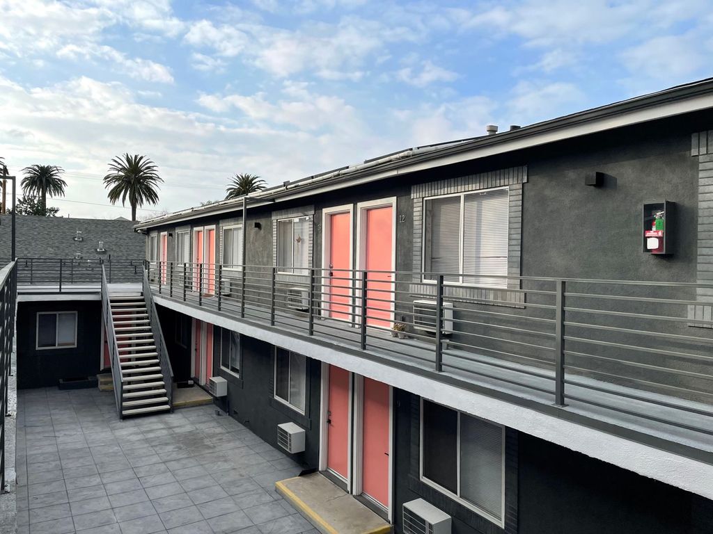 This apartment is located in los angeles, ca at 2700 ellendale. 2831 Ellendale Place Los Angeles, CA Trulia