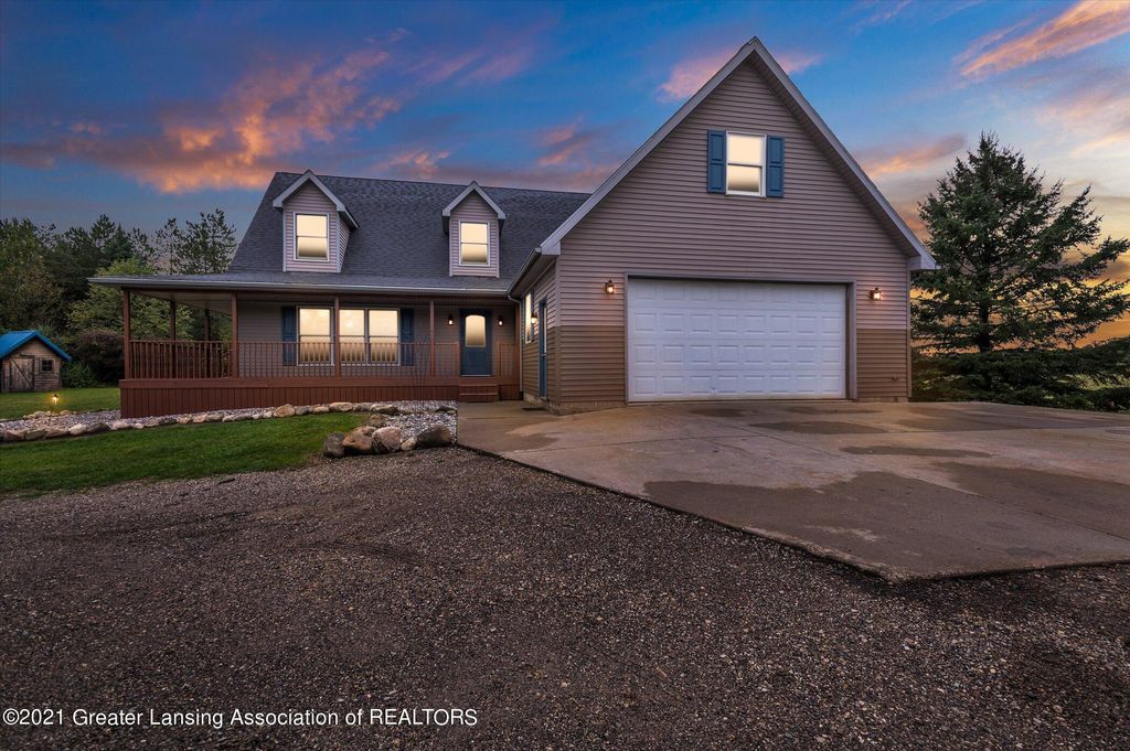 12601 Angle Rd, Bath, MI 48808