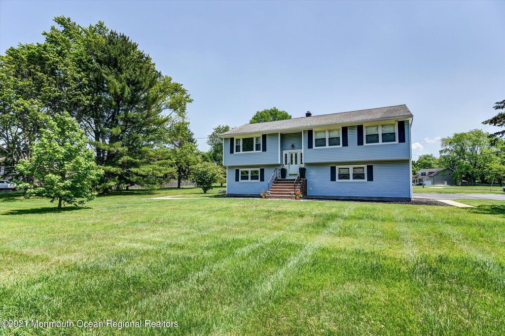 572 Tennent Rd, Englishtown, NJ 07726 5 Bed, 2 Bath SingleFamily