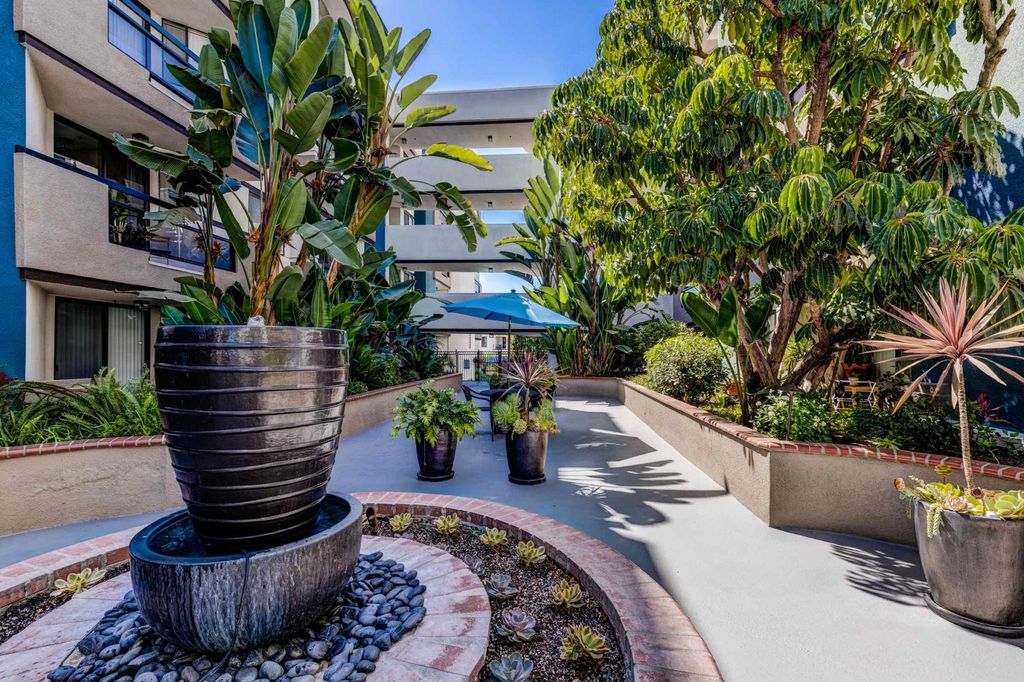 740 S Burnside Ave, Los Angeles, CA 90036