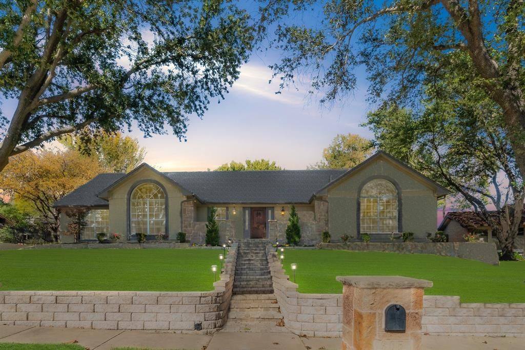 305 Rochelle Blvd, Irving, TX 75062
