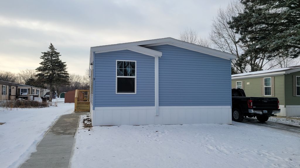 16751 Turner Rd #9, Lansing, MI 48906