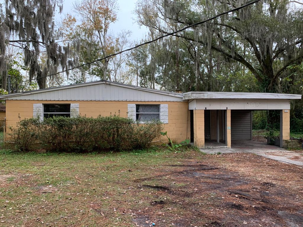 303 Brookview Dr N, Jacksonville, FL 32225