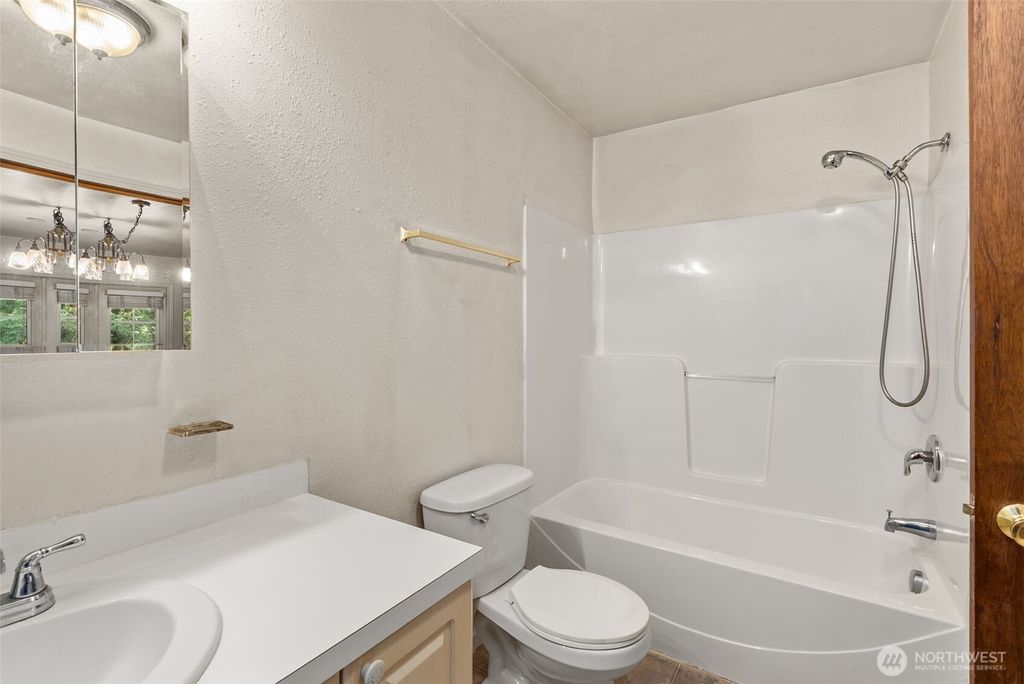 view 17th full size image of this home