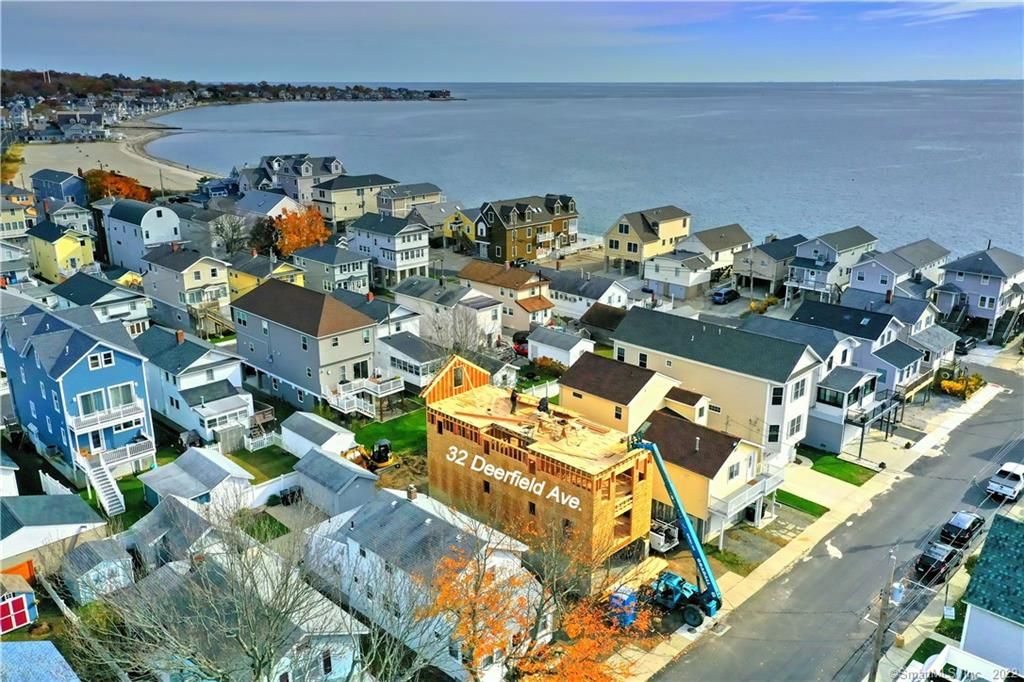 32 Deerfield Ave, Milford, CT 06460