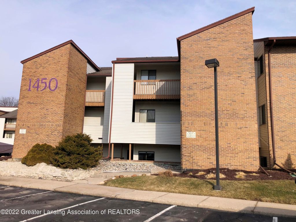1450 E Pond Dr #11, Okemos, MI 48864