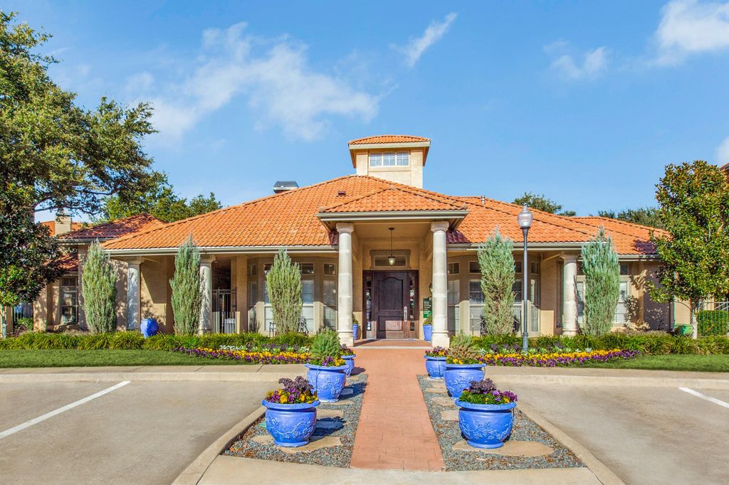 2801 Turnberry Dr, Arlington, TX 76006