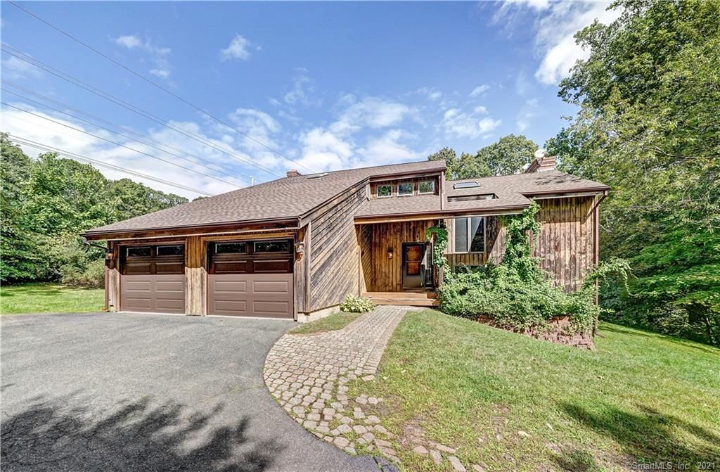 245 Tom Swamp Rd, Hamden, CT 06518