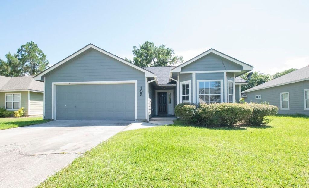 102 Pleasant Breeze Way, Kingsland, GA 31548