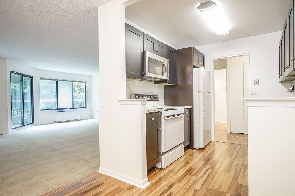 500 High Point Dr 414, Hartsdale, NY 1 Bed, 1 Bath Condo 28 Photos