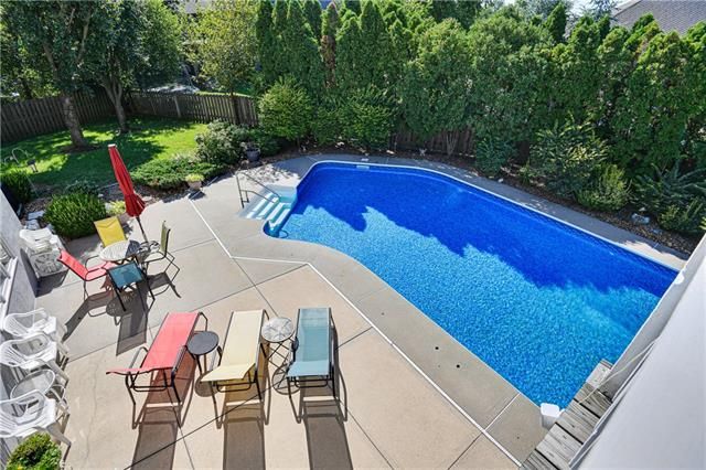 12714 Maple St, Overland Park, KS 66209