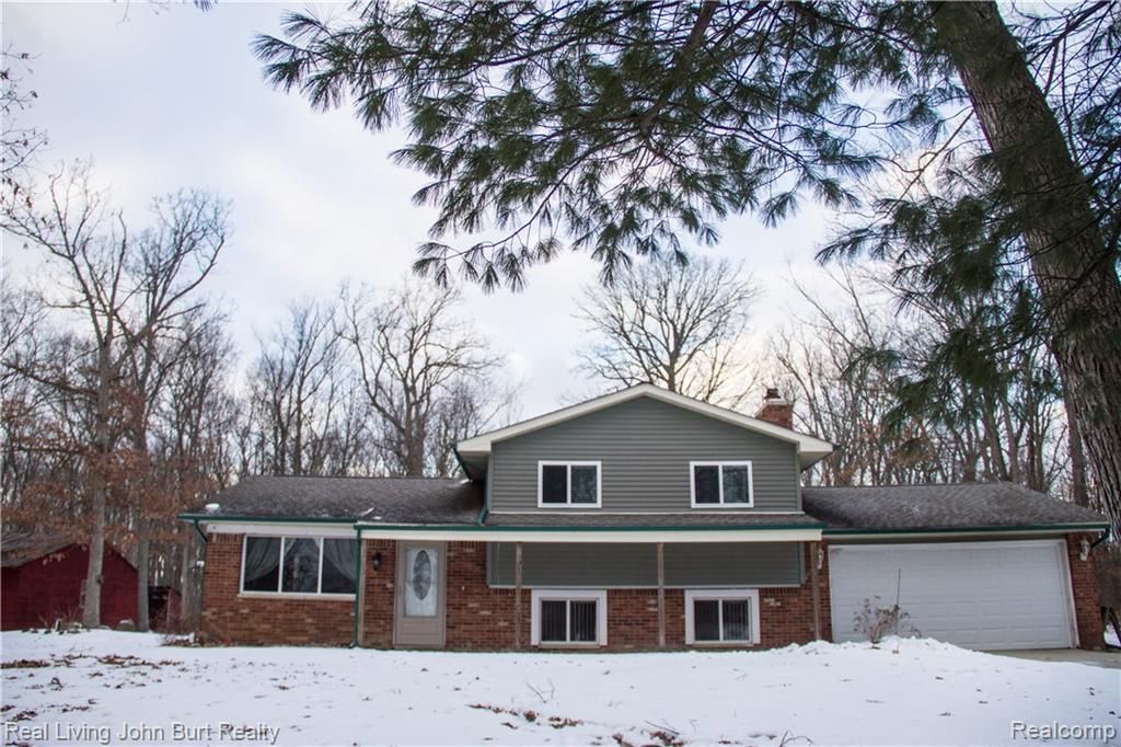 1494 W Hunters Creek Rd, Lapeer, MI 3 Bed, 2 Bath SingleFamily Home