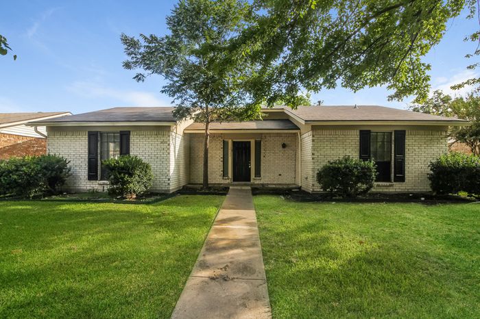 2322 Pueblo Dr, Garland, TX 75040