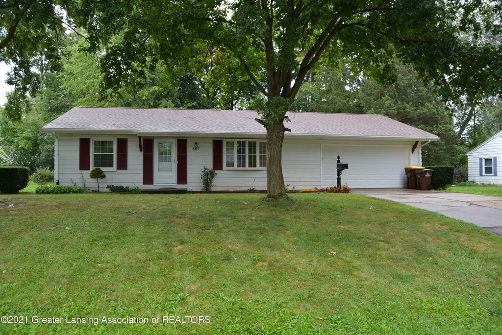 867 Southfield Dr, Williamston, MI 48895