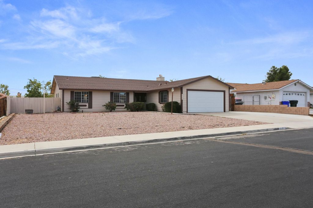 16819 Hidden Creek Dr, Victorville, CA 92395