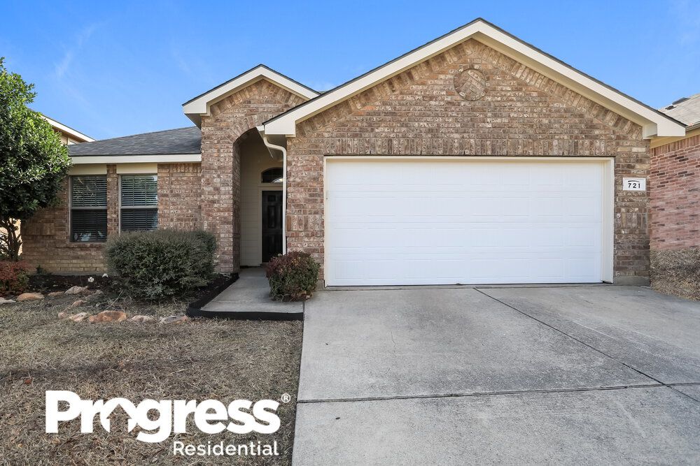 721 Western Star Dr, Fort Worth, TX 76179