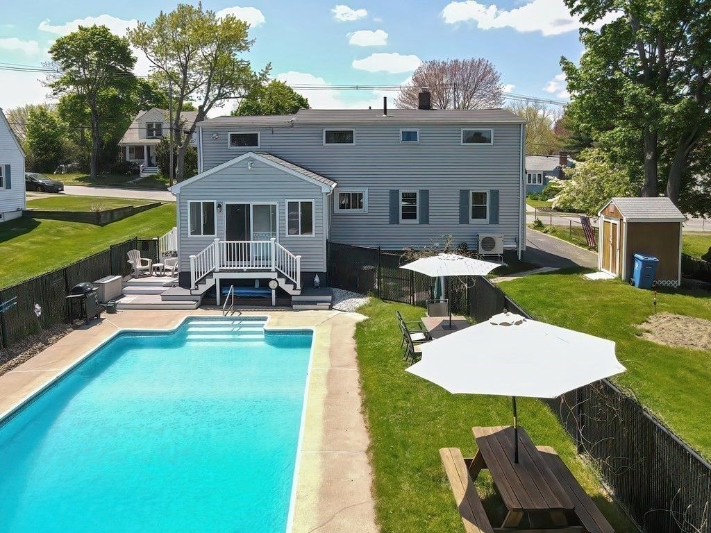 202 Pleasant St, Wakefield, MA 01880