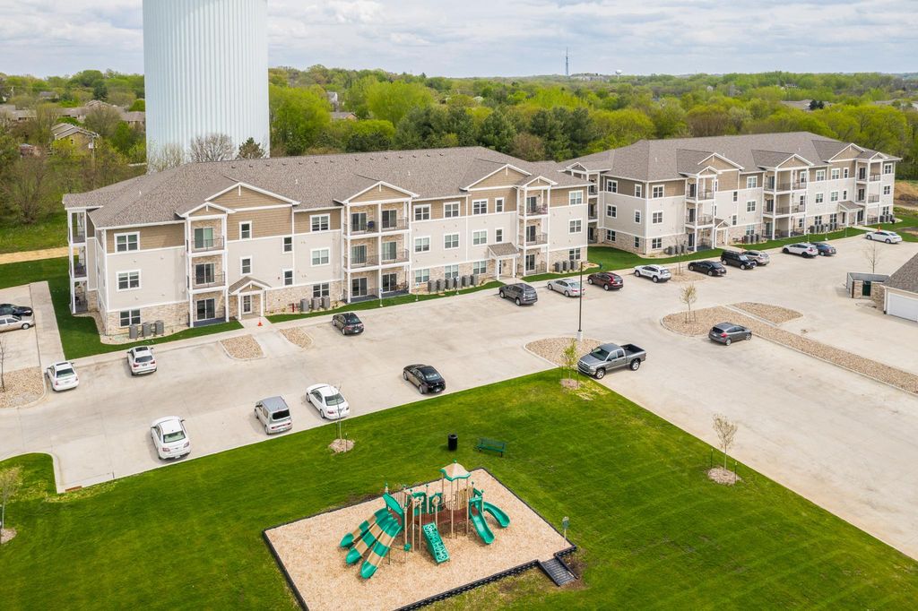 663 Boyson Rd NE, Cedar Rapids, IA 52402