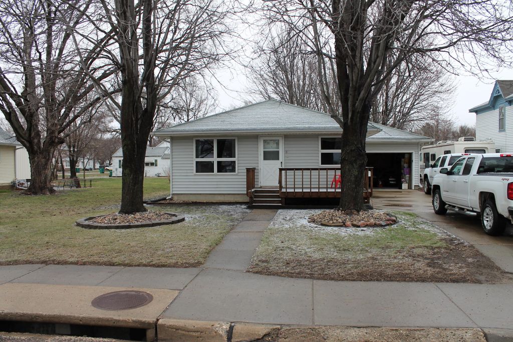 708 Okoboji Ave, Milford, IA 51351 Trulia
