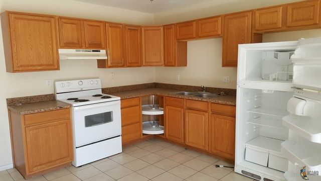 673 Park Ave #9-12, El Centro, CA 92243
