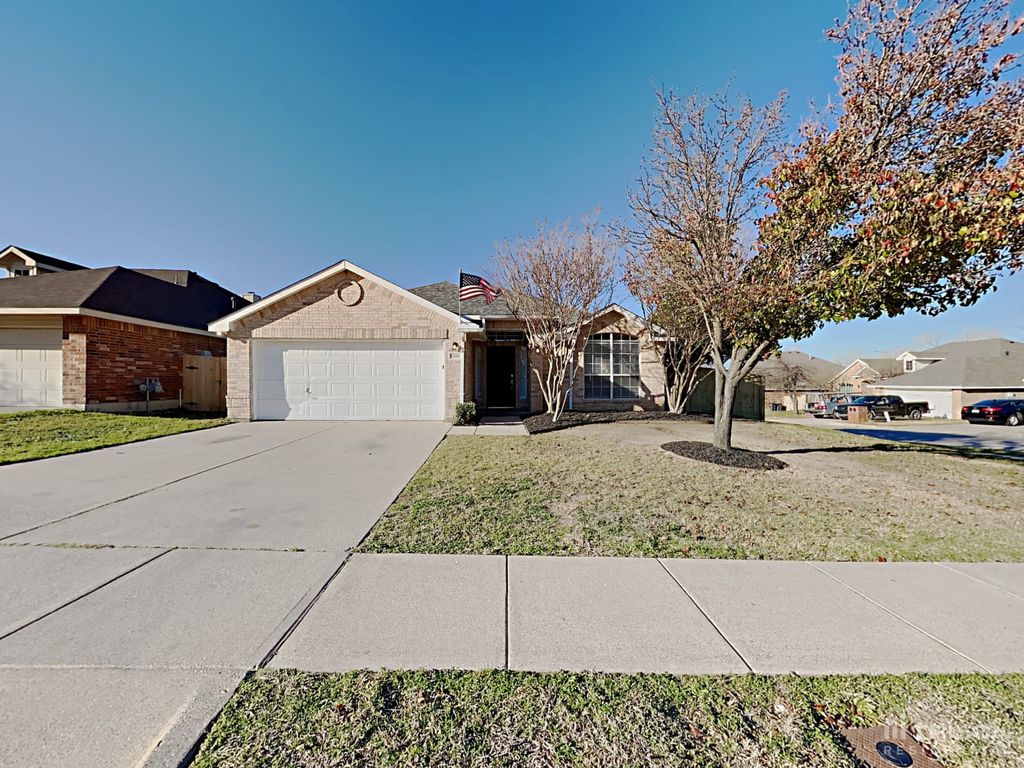 5500 Castleroy Ln, Fort Worth, TX 76135