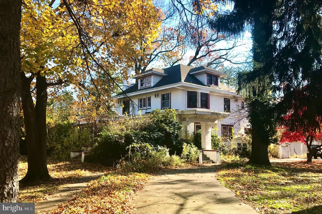 320 W Maple Ave, Merchantville, NJ 08109