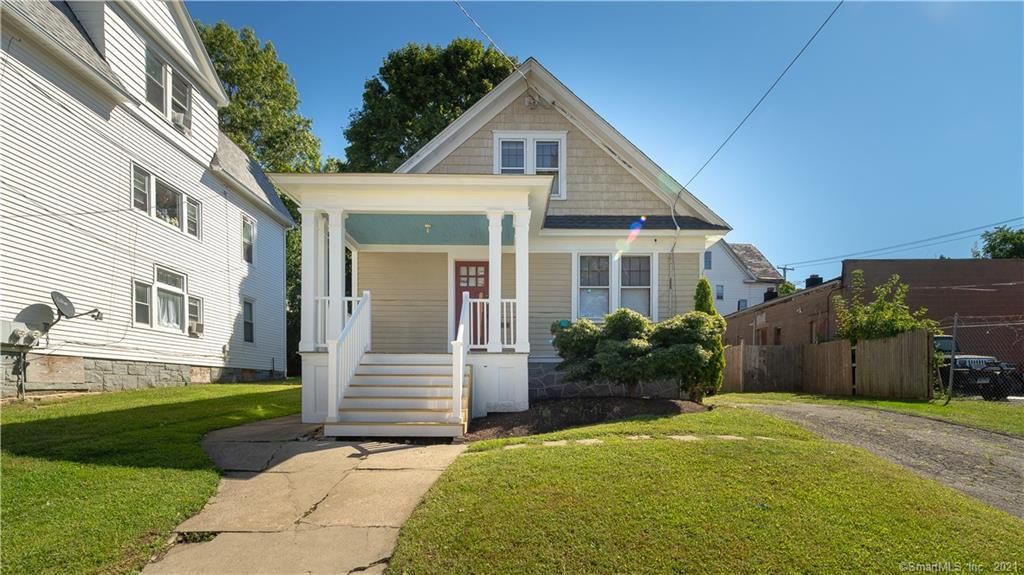 30 Dover St, Bridgeport, CT 06610