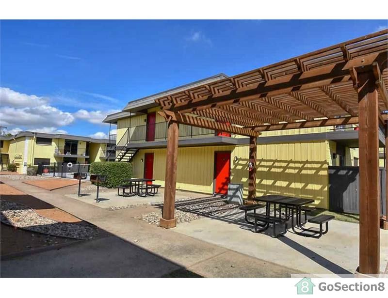 1000 W Rochelle Rd, Irving, TX 75062