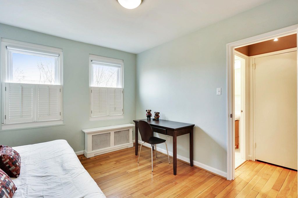 4820 Chevy Chase Dr, Chevy Chase, MD 2 Bed, 1 Bath