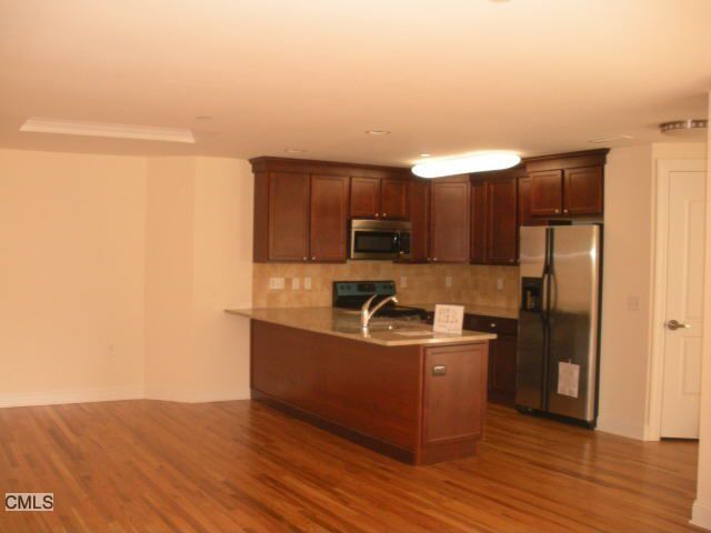 143 Hoyt St #4L, Stamford, CT 06905