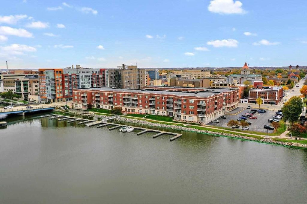 118 S Washington St #109B, Green Bay, WI 54301