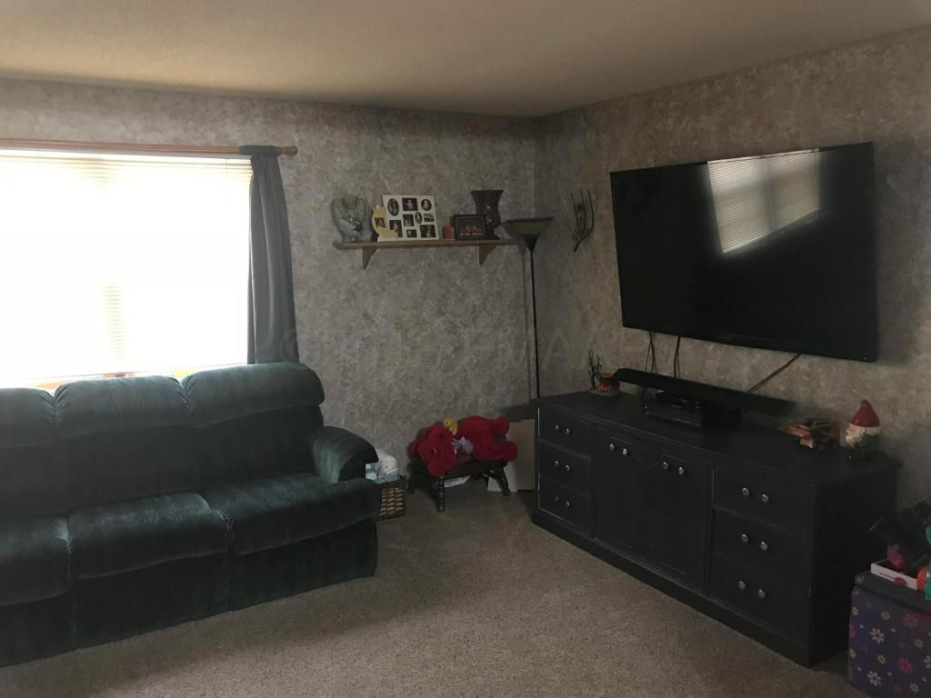 103 10th Ave, Enderlin, ND 4 Bed, 3 Bath SingleFamily Home 19