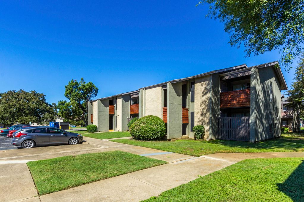 1948 Shady Brook Dr #am0gc4mpw, Bedford, TX 76021