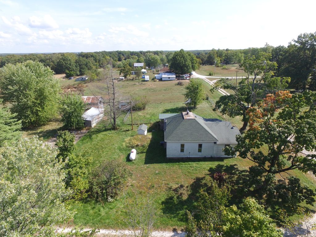 39298 Winter St, Truxton, MO 3 Bed, 1 Bath SingleFamily Home 24