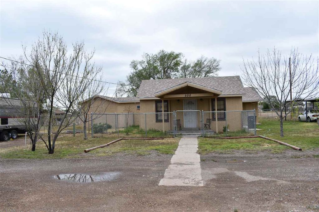 500 E Country Club Rd, Roswell, NM - 1 Bed, 1 Bath Multi-Family Home