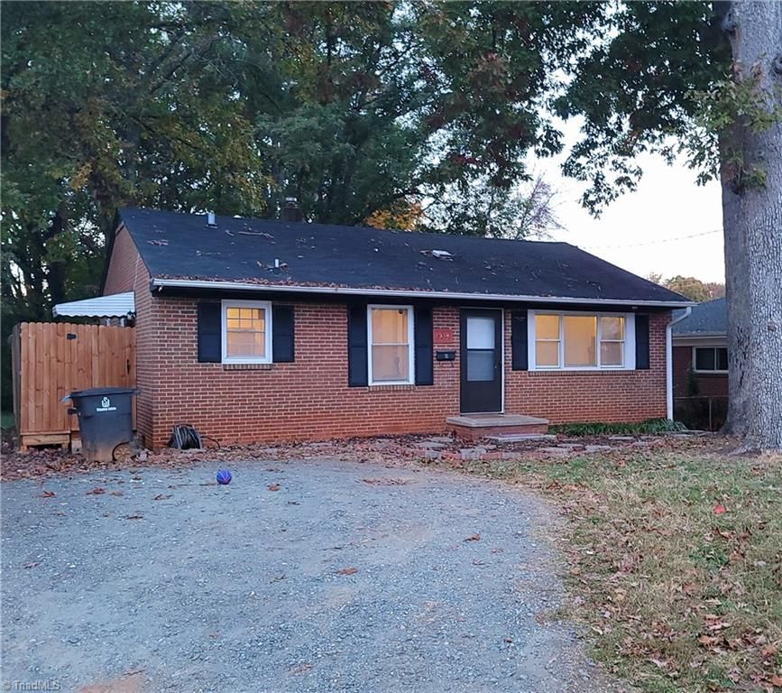 2914 Lomond St, Winston Salem, NC 27127