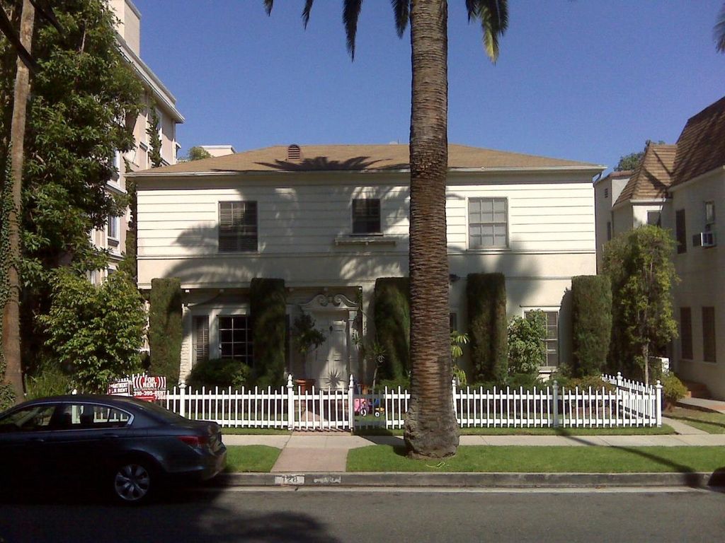 130 S  Palm Dr, Beverly Hills, CA 90212
