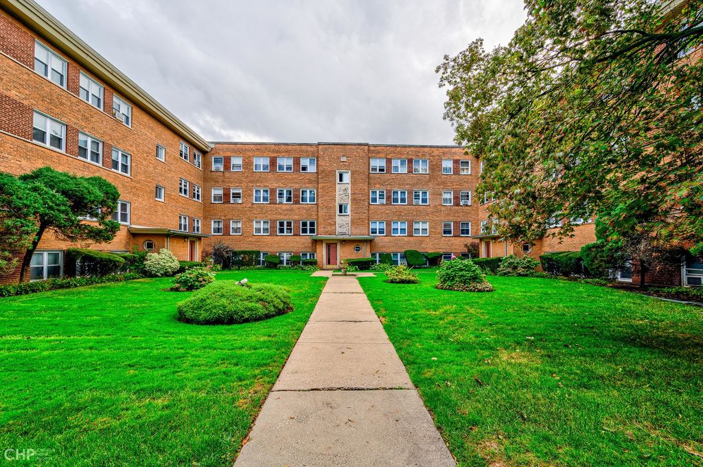 2431 W Lunt Ave #1A, Chicago, IL 60645